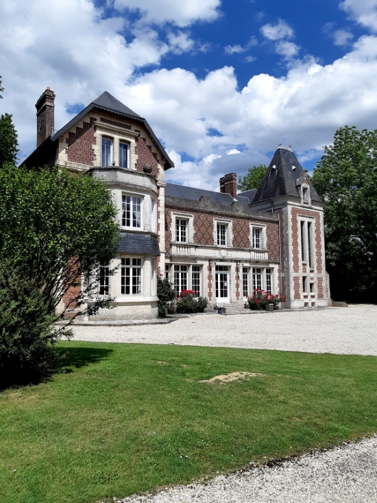 Humanvibes vous recommande : Le château d’Omiécourt